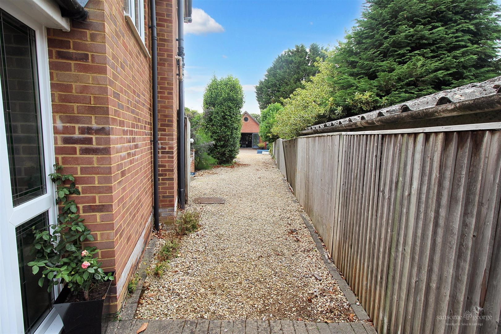Glenwood Drive, Tilehurst, Reading